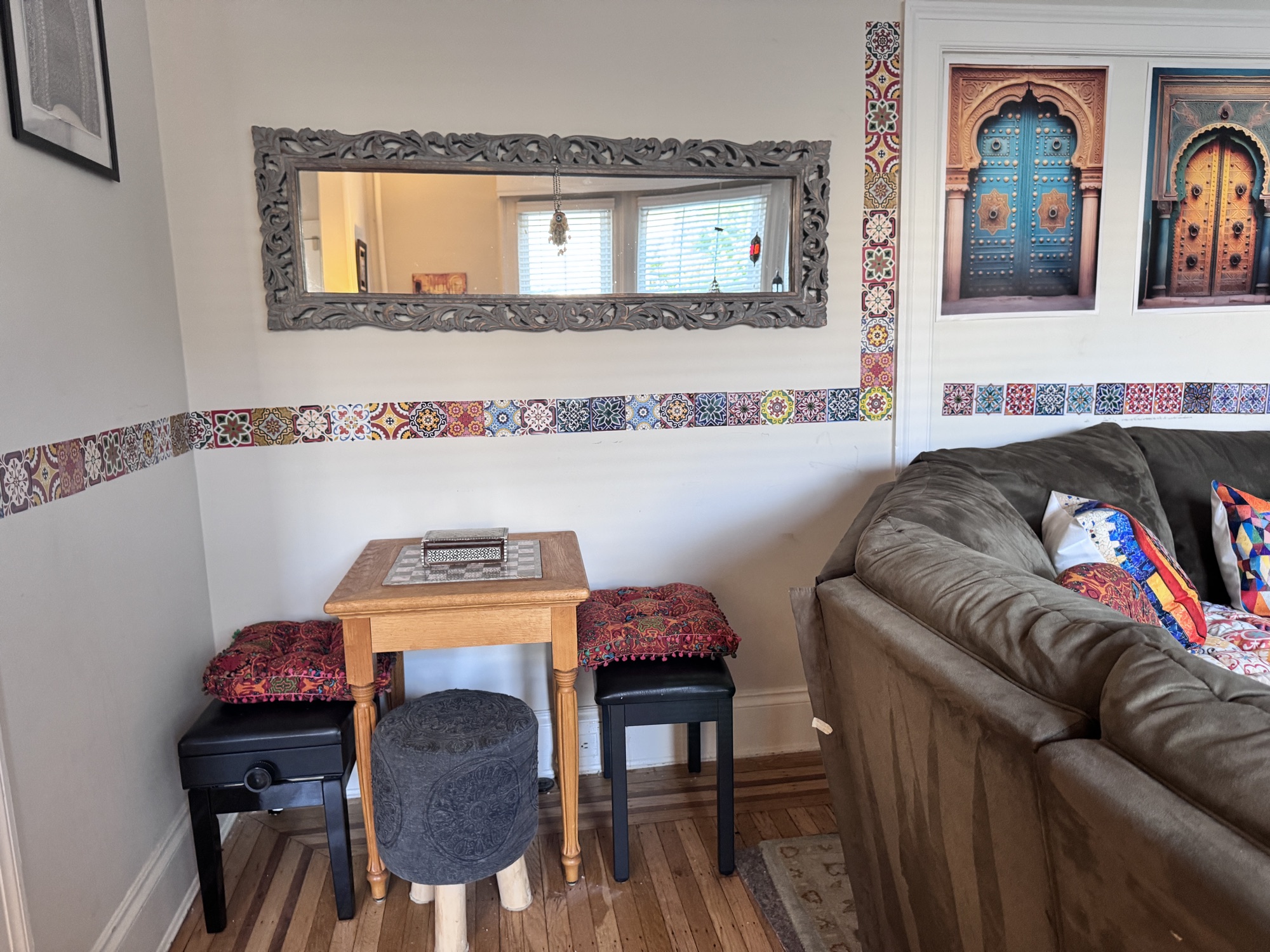 Moorish doorway prints and lanterns in the Icosium living room